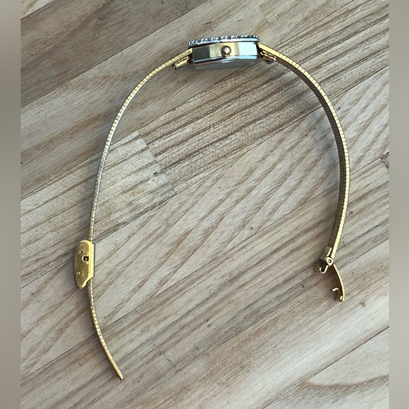 Helbros Ladies Watch Vintage Diamonds Gold Tone Adjustable Bracelet Stripe Dial - Picture 6 of 12